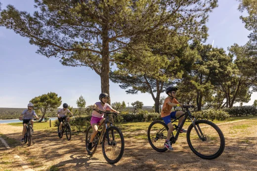 Lopari camping resort bike fotograf:Lopari camping resort bike