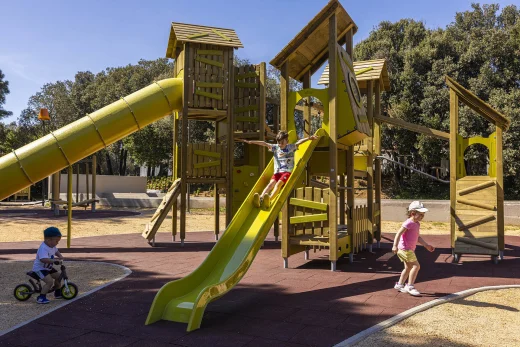 Lopari camping resort children's playground fotograf:Lopari camping resort children's playground