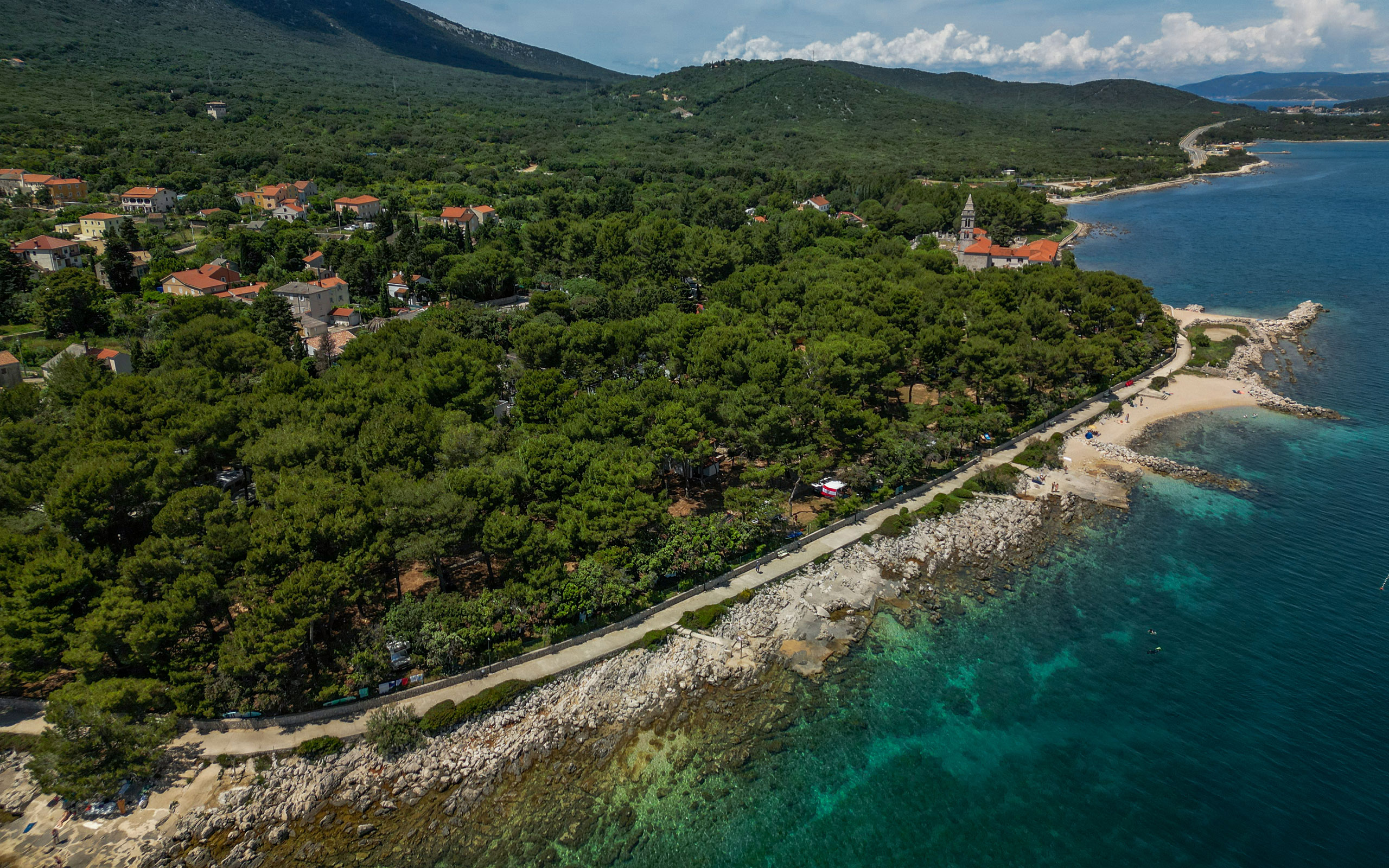 Plaža kampa Rapoća u Nerezinama na otoku Lošinju